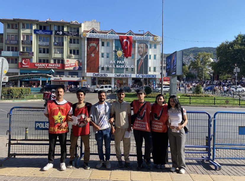 dgdbursa's tweet image. Suruç’un 10. yılında gençlik örgütleri ile "Suruç için adalet, herkes için adalet" başlıklı bildirilerimizle herkesi dayanışmaya çağırdık.
Reşit Kibar’dan Rabia Naz’a, Roboski’den Suruç’a herkes için adalet suruç için adalet!
#Surucunİzinde