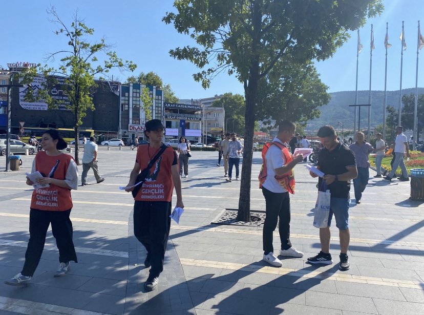 dgdbursa's tweet image. Suruç’un 10. yılında gençlik örgütleri ile "Suruç için adalet, herkes için adalet" başlıklı bildirilerimizle herkesi dayanışmaya çağırdık.
Reşit Kibar’dan Rabia Naz’a, Roboski’den Suruç’a herkes için adalet suruç için adalet!
#Surucunİzinde