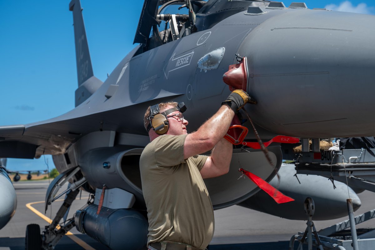PACAF's tweet image. 🌺 Aloha to the 121st Fighter Squadron! 🛬
The D.C. ANG squadron's F-16s arrived at Hickam for a pitstop in support of the #REFORPAC25 exercise. This exercise is focused on maintaining readiness & executing missions in the Indo-Pacific region.
@DCGuard1802 @INDOPACOM
#Readiness