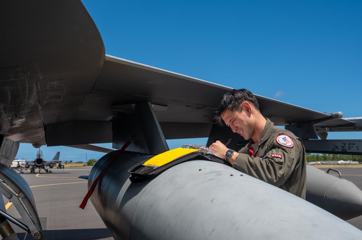 PACAF's tweet image. 🌺 Aloha to the 121st Fighter Squadron! 🛬
The D.C. ANG squadron's F-16s arrived at Hickam for a pitstop in support of the #REFORPAC25 exercise. This exercise is focused on maintaining readiness & executing missions in the Indo-Pacific region.
@DCGuard1802 @INDOPACOM
#Readiness