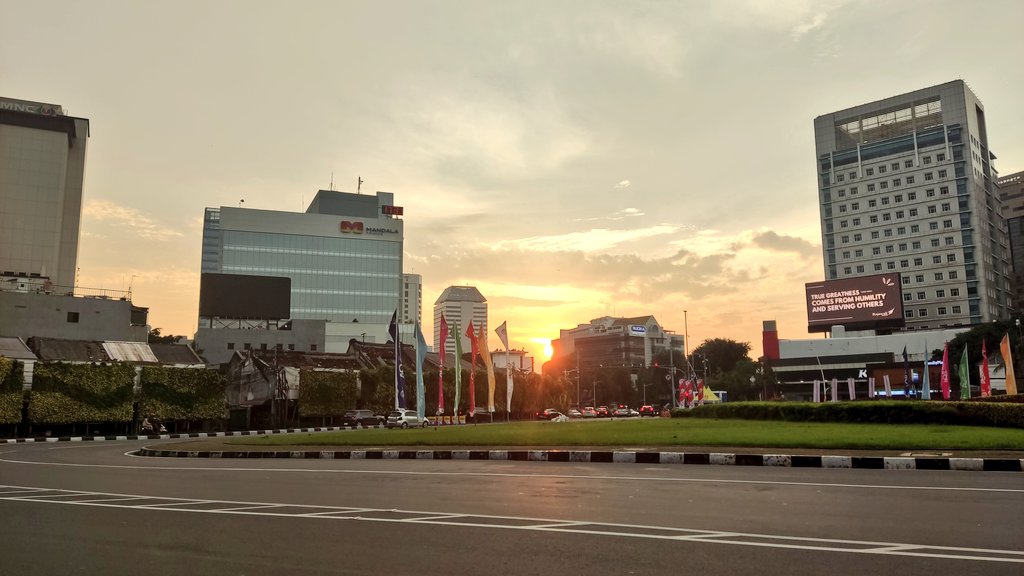 WinonaAmanda92's tweet photo. Sunset in Jakarta, near the Farmers' Monument๐๐
๐ฅ
#setorfoto #setorfotopio @piokharisma https://t.co/U0y6DXGrqt