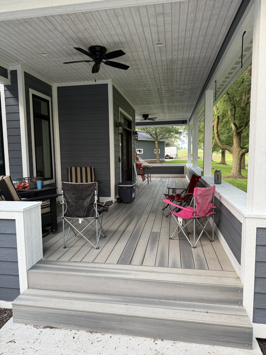 Lots of family fun this weekend painting the front porch and pool area! Everybody was so happy to help… 😆 Good conditioning for the 40 plus hours in the car we have coming up in another week lol