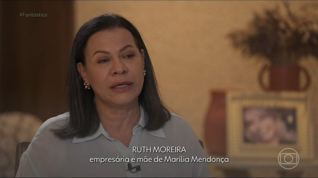 luscas's tweet photo. morro com o advogado dela falando o oposto do que ela responde pra repórter https://t.co/BxwhEAXAzG