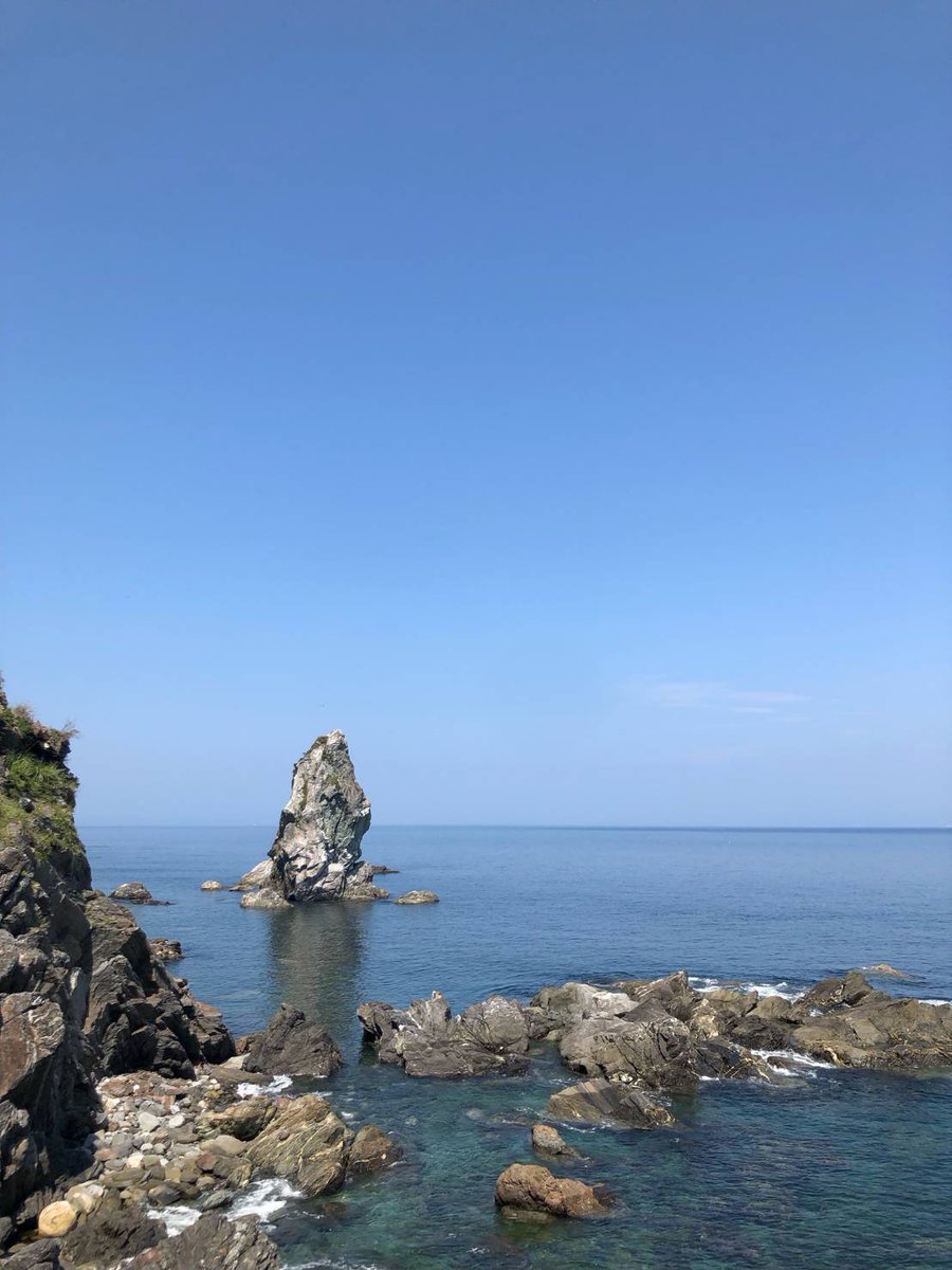TomochanPlanet's tweet photo. 最近隆起した半島とか
それを国生みされた地、沼島で。

七夕はフタ神様を想うときでした。

（後ろ姿は私ではありませんよー） https://t.co/hz8bWMHPBj