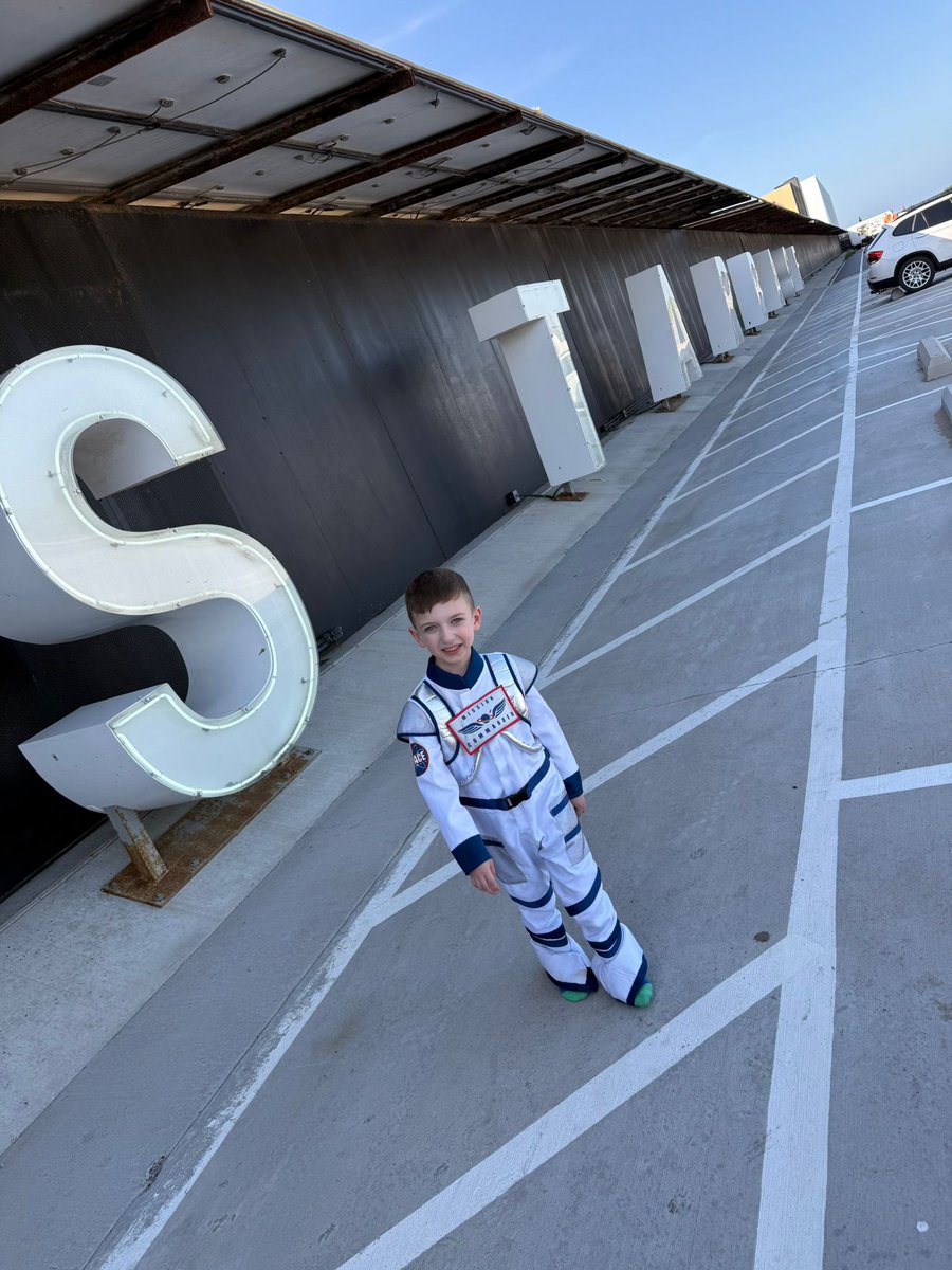 Markds1124's tweet photo. @elonmuskI asked my son what he wants to be when he grows up, and he said he wants to be an astronaut. Is there a way for us to tour the facility at Starbase, Texas? https://t.co/9l35oLAH3B