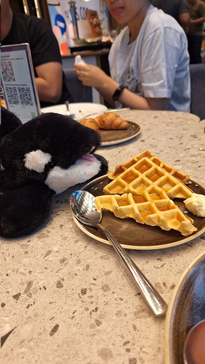 Ickx_Husky's tweet image. New orca plushie from IWAG 2025, thank you very much @Zyntherlock, you're such a good plushie hunter wkwkwkwk