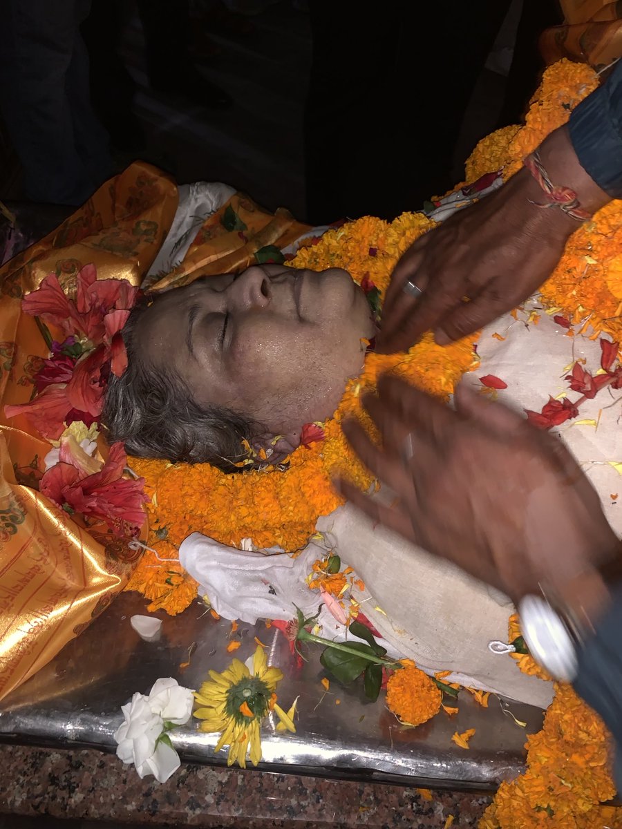 HisilaPost's tweet image. हार्दिक श्रद्धान्जली…पूर्व निर्वाचन आयुक्त एवं वरिष्ठ अधिवक्ता इला शर्माको पार्थिव शरीरलाई पशुपतिस्थित विद्युतीय शवदाह गृहमा राख्दा पनि शान्त, हॅसीलो र जिम्मेवारबोध अनुहार!