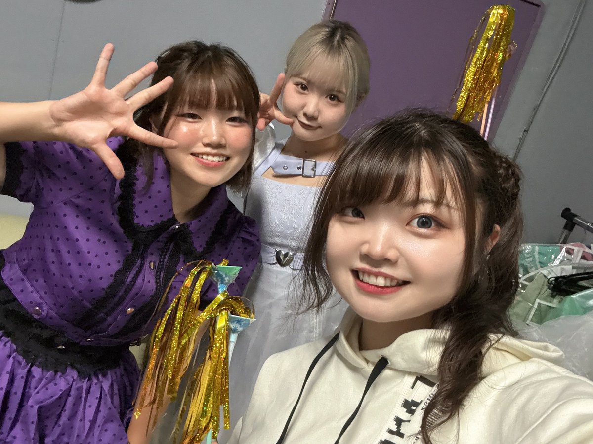 【平瀬真夜】様•*¨*•.¸♫
昨日もいっぱい構ってくれてありがとうございます🙏🙏
姉達みんな優しいﾀﾁ(ง ˙˘˙ )วﾀﾁ
三姉妹好きすぎる( •ч• ⑅)人( •~• ⑅)人( •x• ⑅)

【紅波】様♡
カバーリクエスト聞いてくれて嬉しすぎた😳💗
ずっと真夜中でいいのに。の正しくなれない。最高👍