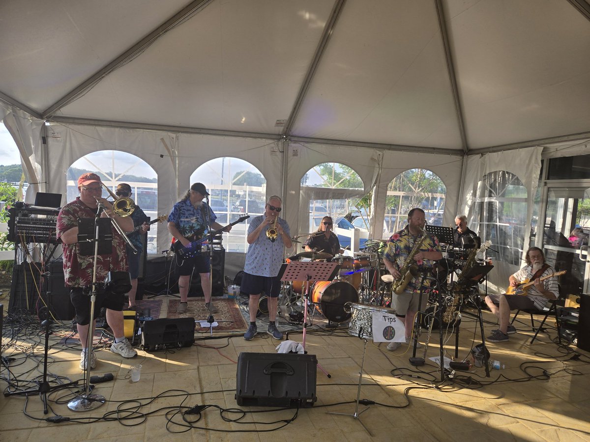 Holly and I had a great time at Bowleys on the Bay. Thank you to SGT John Miconi and his band Kaleidoscope for inviting us out! 🎸 🎺 🥁 🇺🇸