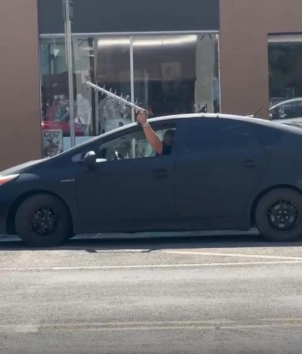 RossRadio tweet media