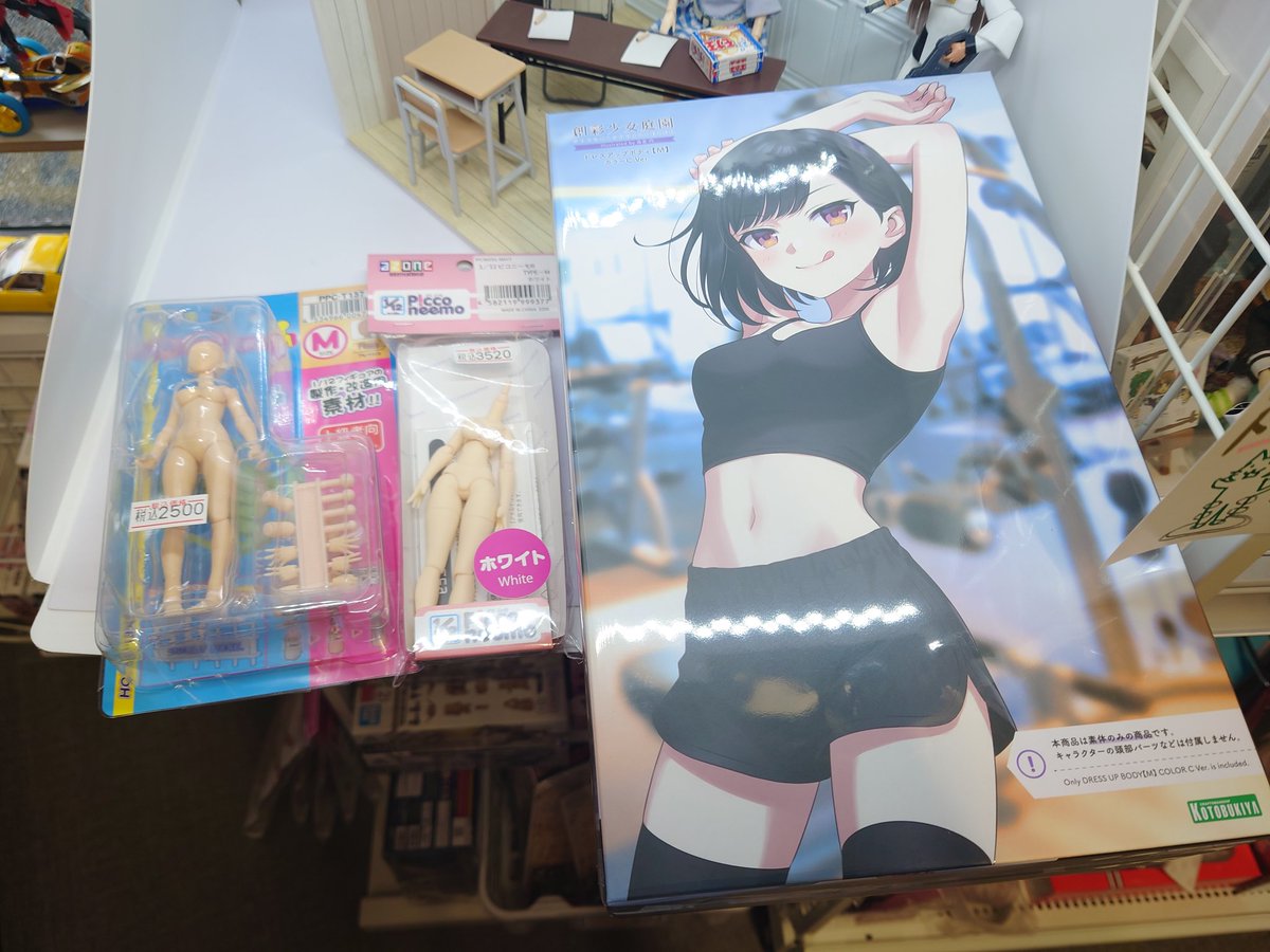 まつり堂模型店ではドール用品を多数販売！！
1/6（25センチ）サイズのドール素体に加え、1/12（13センチ）の素体も選択肢がたくさん🤩🤩🤩
お洋服を着せたい方は是非お越しくださいませ🙌🙌🙌✨✨✨