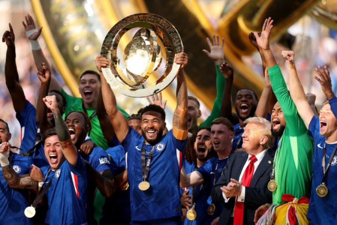 Mercado_Ingles's tweet photo. Reece James sobre Donald Trump:

“Nadie esperaba que levantara el trofeo con nosotros, pero supongo que demuestra la magnitud del torneo. Simplemente nos felicitó a mí y al equipo y nos dijo que disfrutáramos del momento". https://t.co/L8zBV4cFyV