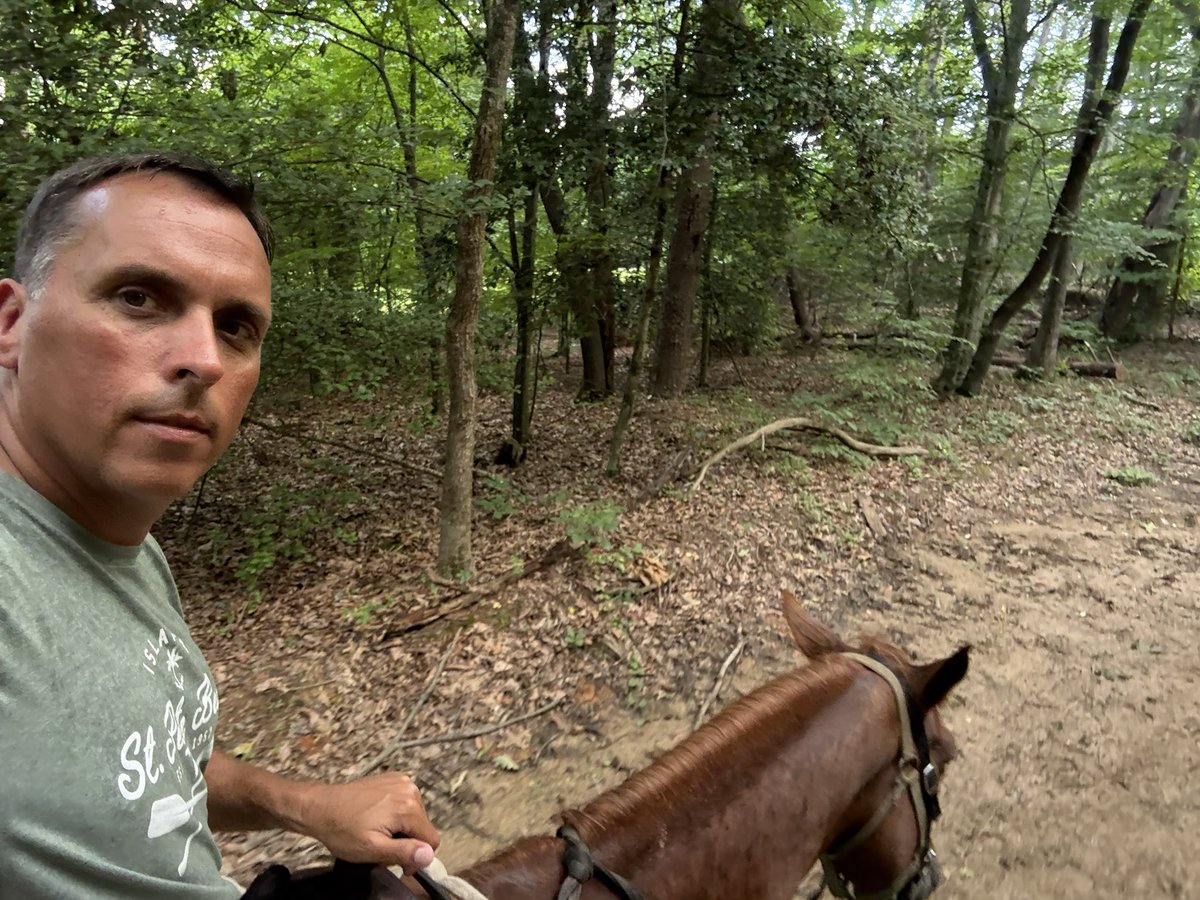 barrydlee1's tweet image. Took a little horse ride in Pigeon Forge this weekend. A good time! 🐎⛰️
#SmokyMountains #HorsebackRiding