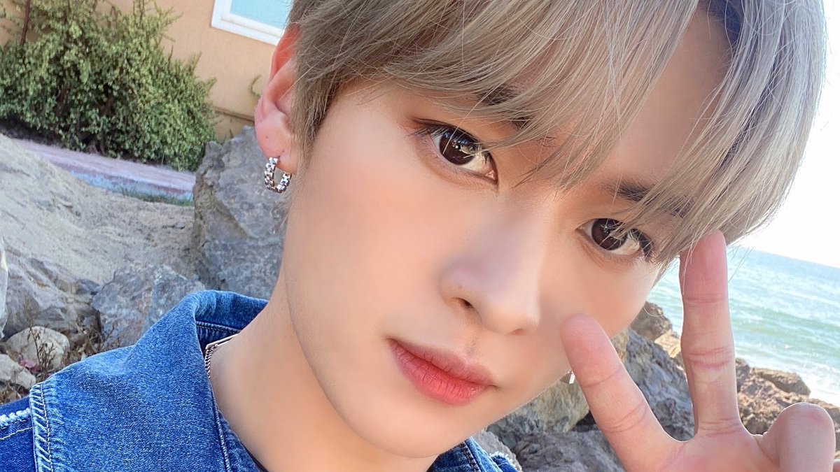 hyunstupib's tweet photo. 5 días
- au hyunho     [ marto's version ]

durante sus vacaciones, bajo los efectos del alcohol, los amigos de mnho lo retan a colarse a una boda, oponerse y robarse al novio... todo sin saber que el novio, hyunjn, había estado dudando mucho sobre su matrimonio https://t.co/7lk0mDQnET