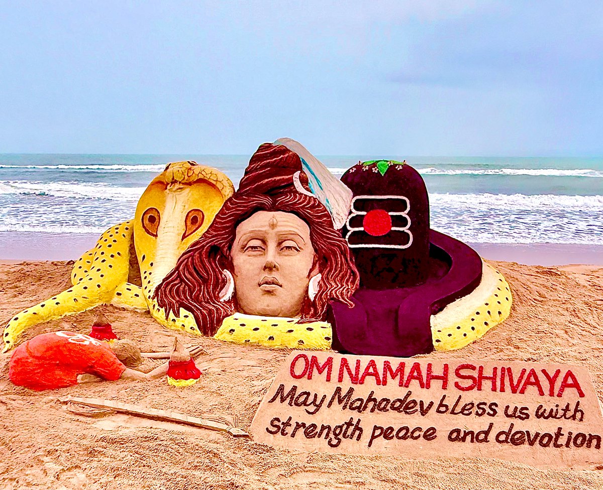 Om Namah Shivaya 🙏 On this holy #ShravanSomvar, may Mahadev bless us with strength, peace &amp; devotion.
My sand art at Puri Beach, Odisha – a humble tribute to Lord Shiva.
#HarHarMahadev #SandArt #Puri #ShravanMonth #Mahadev