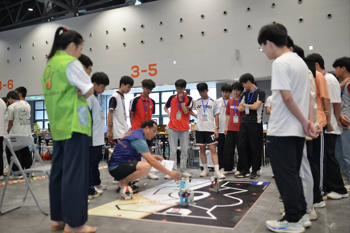 zmrobot's tweet photo. Robot competition in Guangxi !
Children enjoy happy moments in STEM education robots!
#SuperTrack #ZMROBO #Competition https://t.co/nkUS5F6euu