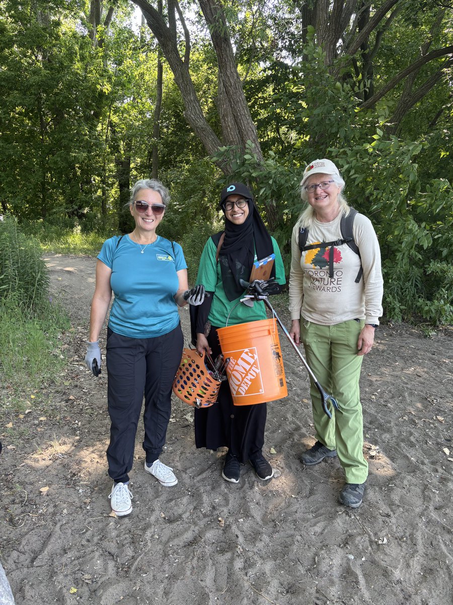 Joined the amazing Toronto Nature Stewards at Cherry Beach for a shoreline cleanup this weekend.🌿🌊

Grateful for the organizations and volunteers protecting our green spaces!