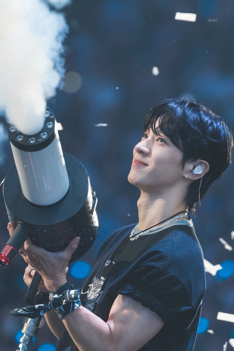 hambak_pic's tweet photo. 250712 하이라이트 콘서트
𝑹𝑰𝑫𝑬 𝑶𝑹 𝑫𝑰𝑬
#이기광 #기광

🎉 https://t.co/aur9IULzmM