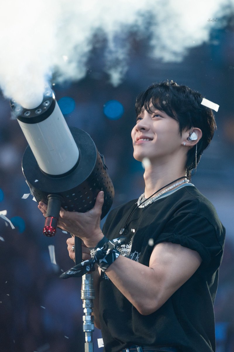 hambak_pic's tweet photo. 250712 하이라이트 콘서트
𝑹𝑰𝑫𝑬 𝑶𝑹 𝑫𝑰𝑬
#이기광 #기광

🎉 https://t.co/aur9IULzmM