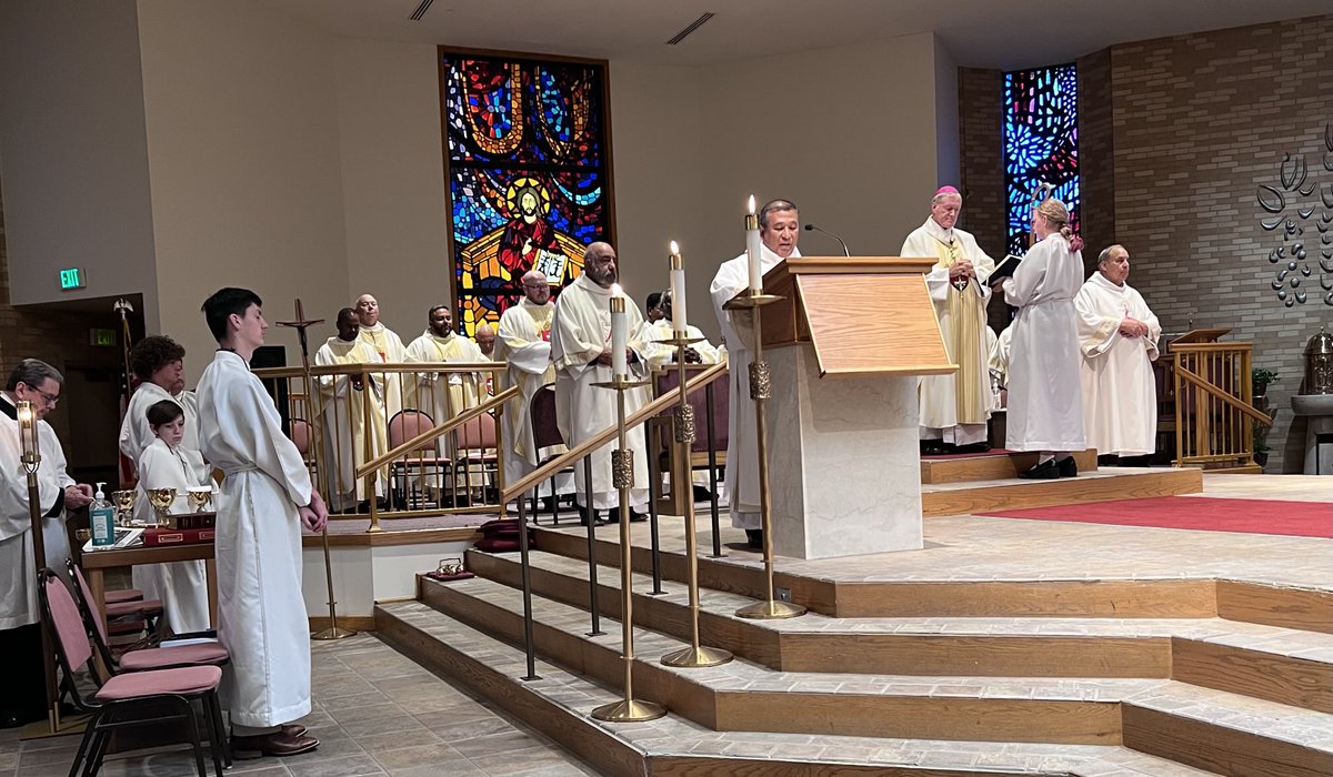 traumamd1's tweet image. John 12:24: truly I tell you, unless a wheat fall to the ground & dies. it remains only a grain. But if it dies, it produces many seeds.
RIP Fr Philip @umchealthsystem Chaplain @CatholicLubbock memorable service by @BishopLubbock Most Rev. Coerver 