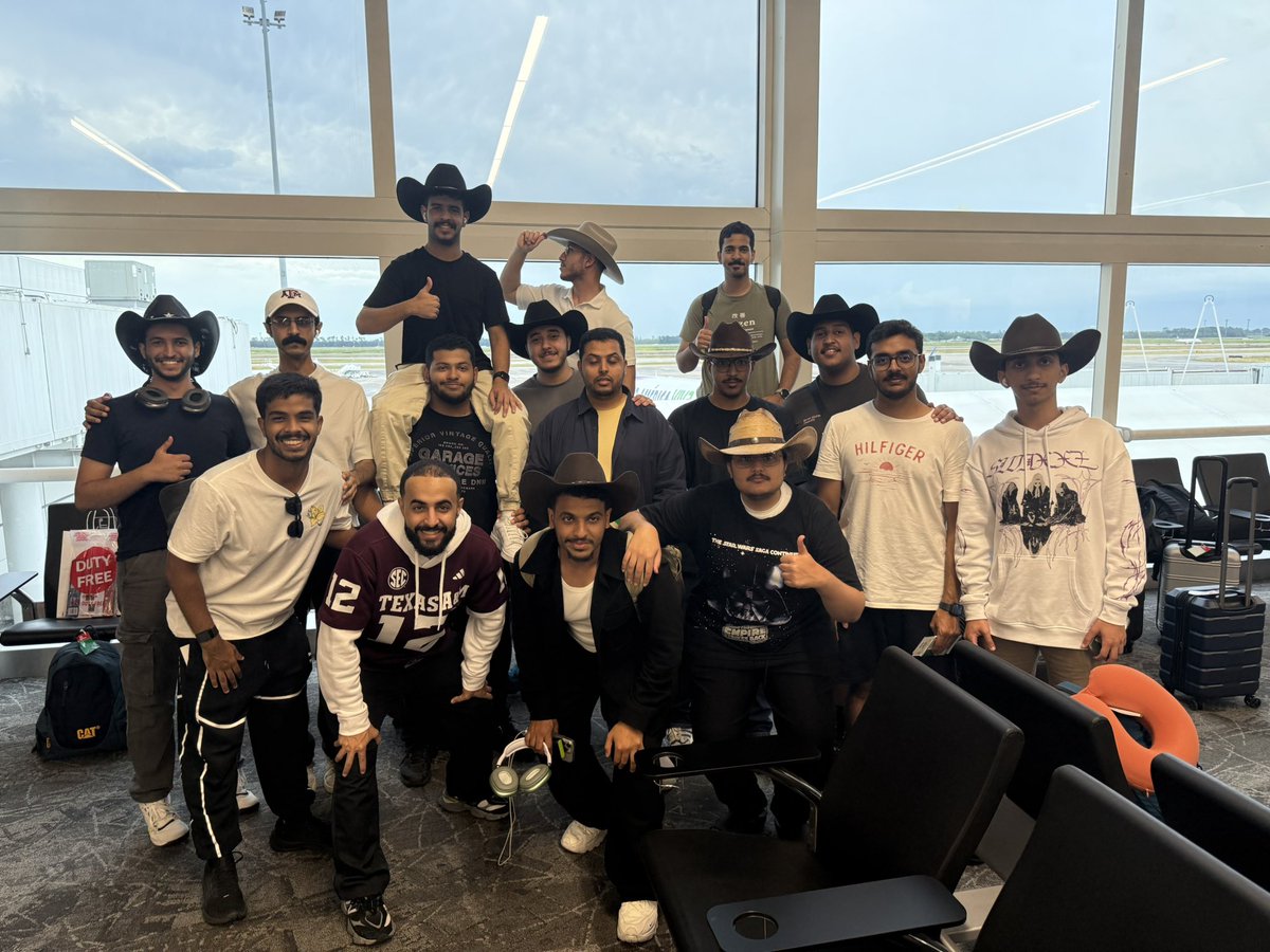 بين الصورتين قصة شهر كامل من الجد، الاجتهاد، السهر، والتفاني. بين الصورتين رحلة لا تُنسى مع أعظم طلاب ممكن تشوفهم في حياتك و اللي كانت الى جامعة تكساس A&amp;M الأمريكية.

<a href="/AlmayniSaleh/">Saleh</a>
<a href="/i74kk/">خالد.</a>
<a href="/rayanbas7/">Ryan basaeed</a>
<a href="/Saud__almubarki/">Saud Ahmed Almubarki</a>
<a href="/wiv1/">wiv1</a>
@HamadNuc
<a href="/a_abuthiyab/">Abdullah</a>
<a href="/ril1b/">.</a>
<a href="/Al_Mane_2002/">Al Mane</a>
@majed_af9