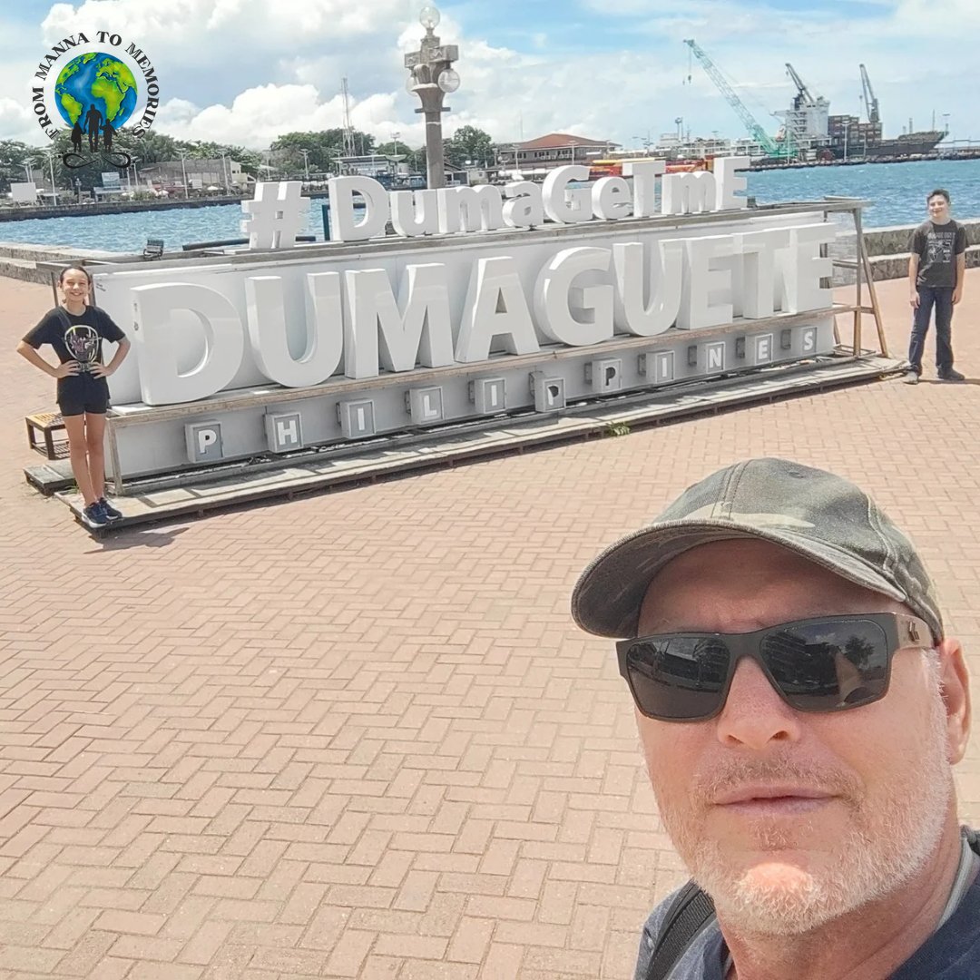 ronfielder22's tweet image. 📋Update: &apos;Stranded&apos; in Dumuagete looks like this:
1. Souvenir haggling ✅
2. Laundry mountain ✅
3. Postcards pretending we planned this✅
Next stop: Cebu by boat!
#travelhacker #Philippines #dumaguete