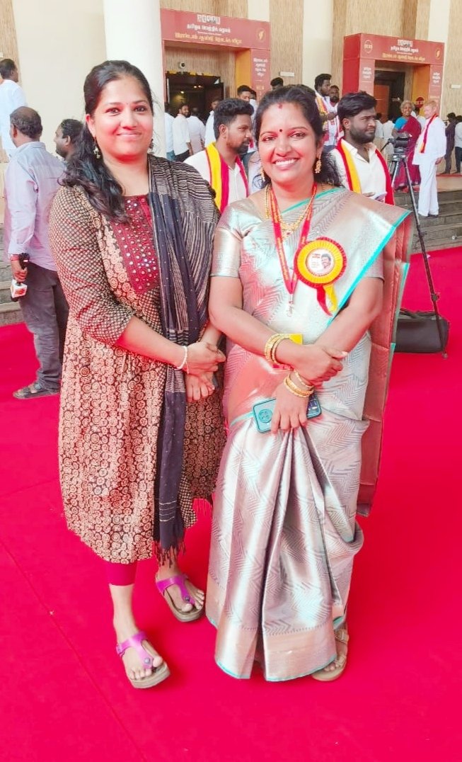 RAJALAKSHMI TVK வடசென்னை (@rajalakash49157) on Twitter photo ஆண்களுக்கு நிகராக ஒரு பெண் சமூக வலைத்தளத்தில் இன்றும் ஜொலித்துக் கொண்டிருக்கும் <a href="/rajakumaari/">Sonia Arunkumar</a> எனது அன்பு சகோதரிக்கு இனிய பிறந்தநாள் நல்வாழ்த்துக்கள்🎉🎂🎊🫶🫂🍫
#தமிழகவெற்றிக்கழகம்
#தமிழகத்தை_மீட்போம் ஆண்களுக்கு நிகராக ஒரு பெண் சமூக வலைத்தளத்தில் இன்றும் ஜொலித்துக் கொண்டிருக்கும் <a href="/rajakumaari/">Sonia Arunkumar</a> எனது அன்பு சகோதரிக்கு இனிய பிறந்தநாள் நல்வாழ்த்துக்கள்🎉🎂🎊🫶🫂🍫
#தமிழகவெற்றிக்கழகம்
#தமிழகத்தை_மீட்போம்