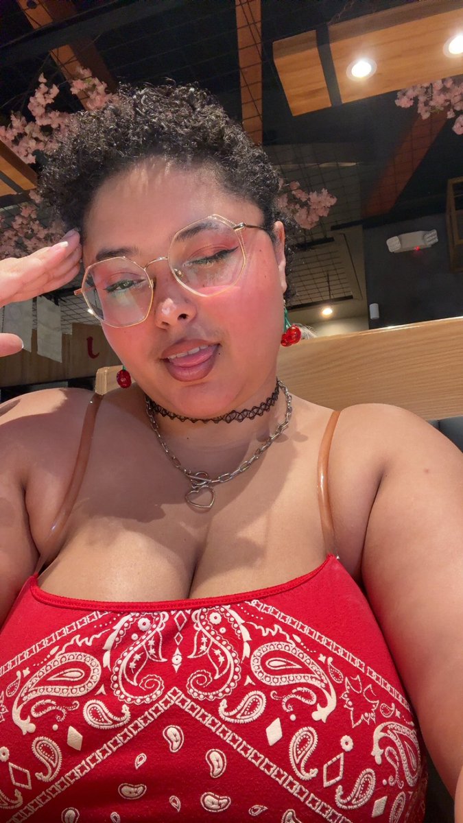 Dinner time before I hop on cam 💕