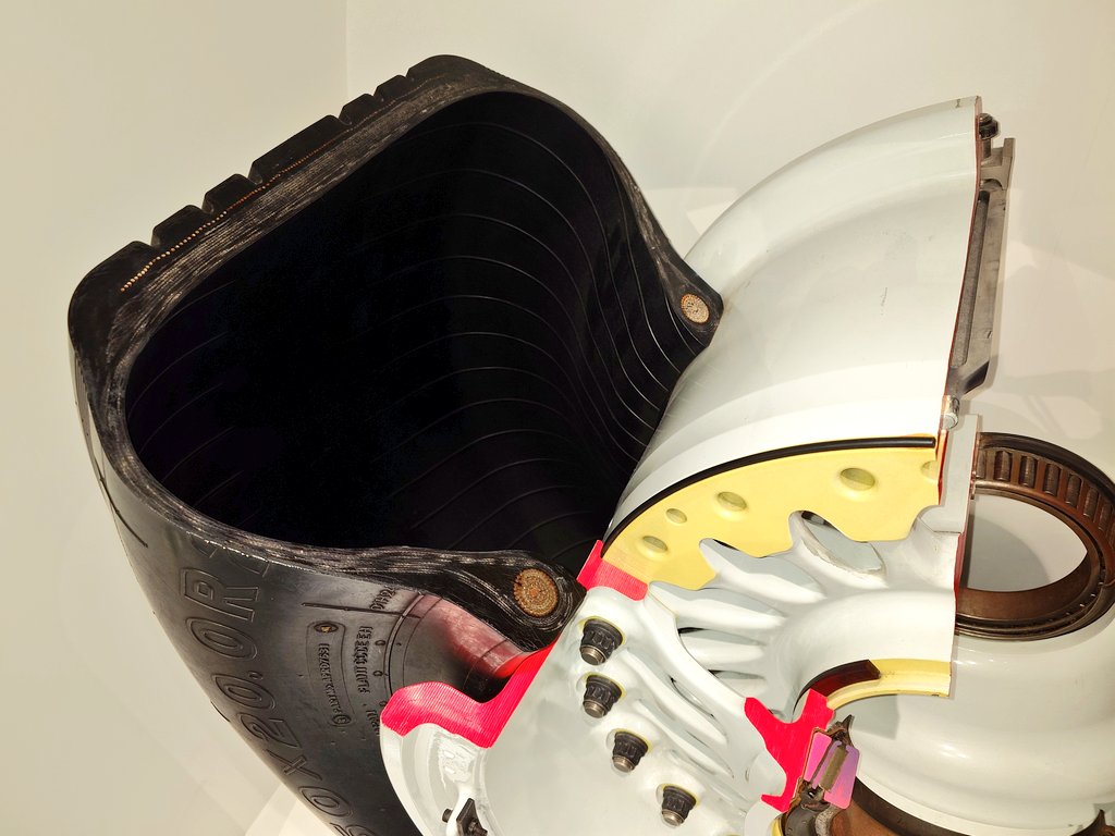 M206Cc's tweet image. 飛行機のタイヤのビード、えぐい
誰か手組みチャレンジしてほしい