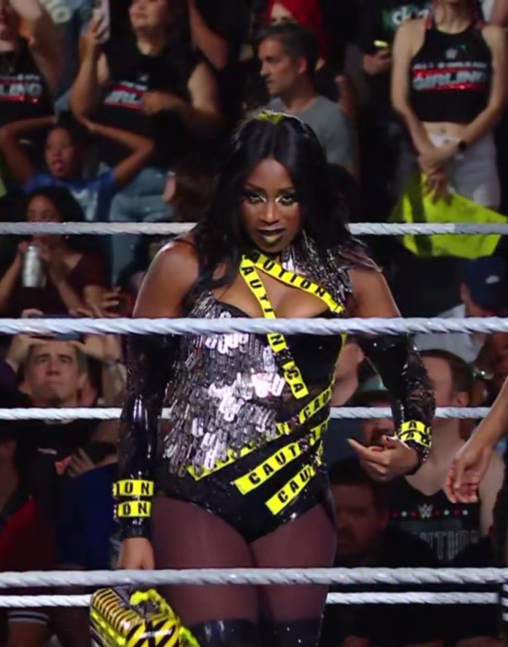 ERAOFMONE's tweet photo. BLACK WOMEN. 
#WWEEvolution https://t.co/pOSDULDrDH