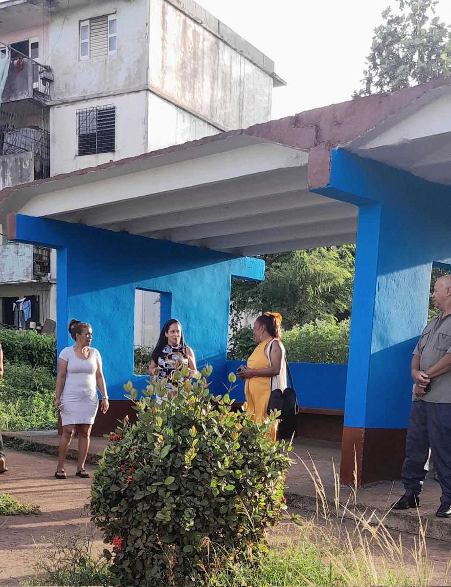 #MoaPrimeraPorElTrabajo se viste de gala con las acciones que se realizan en la remodelación y embellecimiento de las paradas en saludo al 26 de Julio.
#HonorHolguinero
#EnMoaPodemos
#Cuba