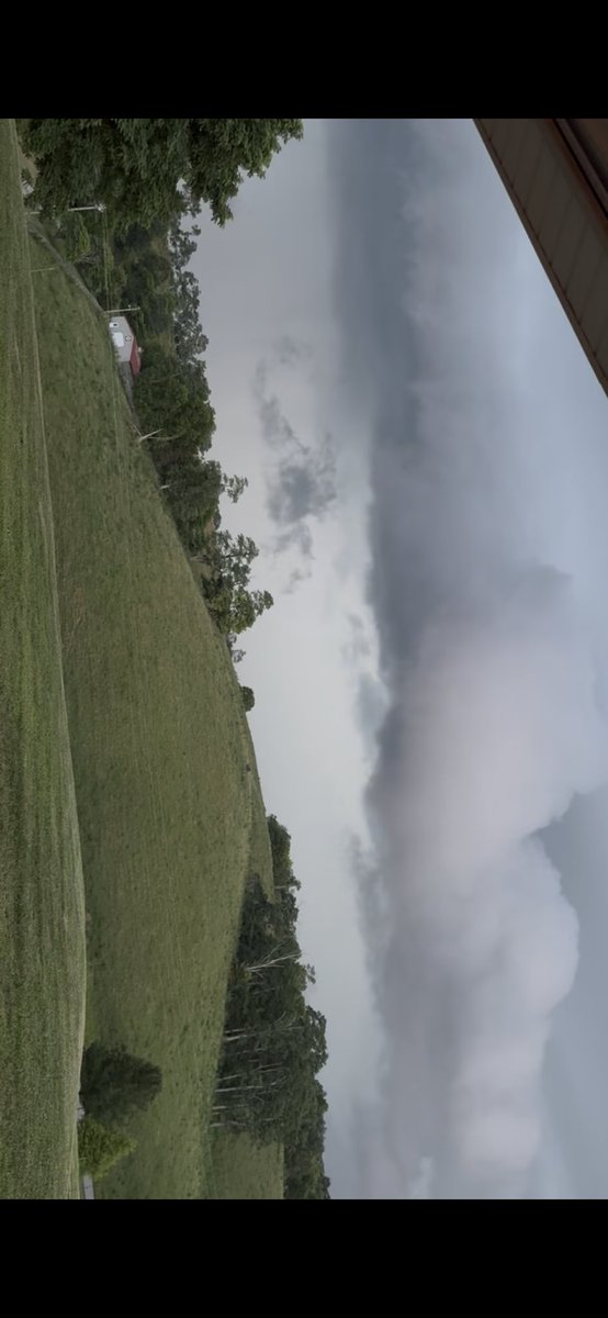 blufeatherz's tweet image. Georgetown ⛈️ @Kentuckyweather
