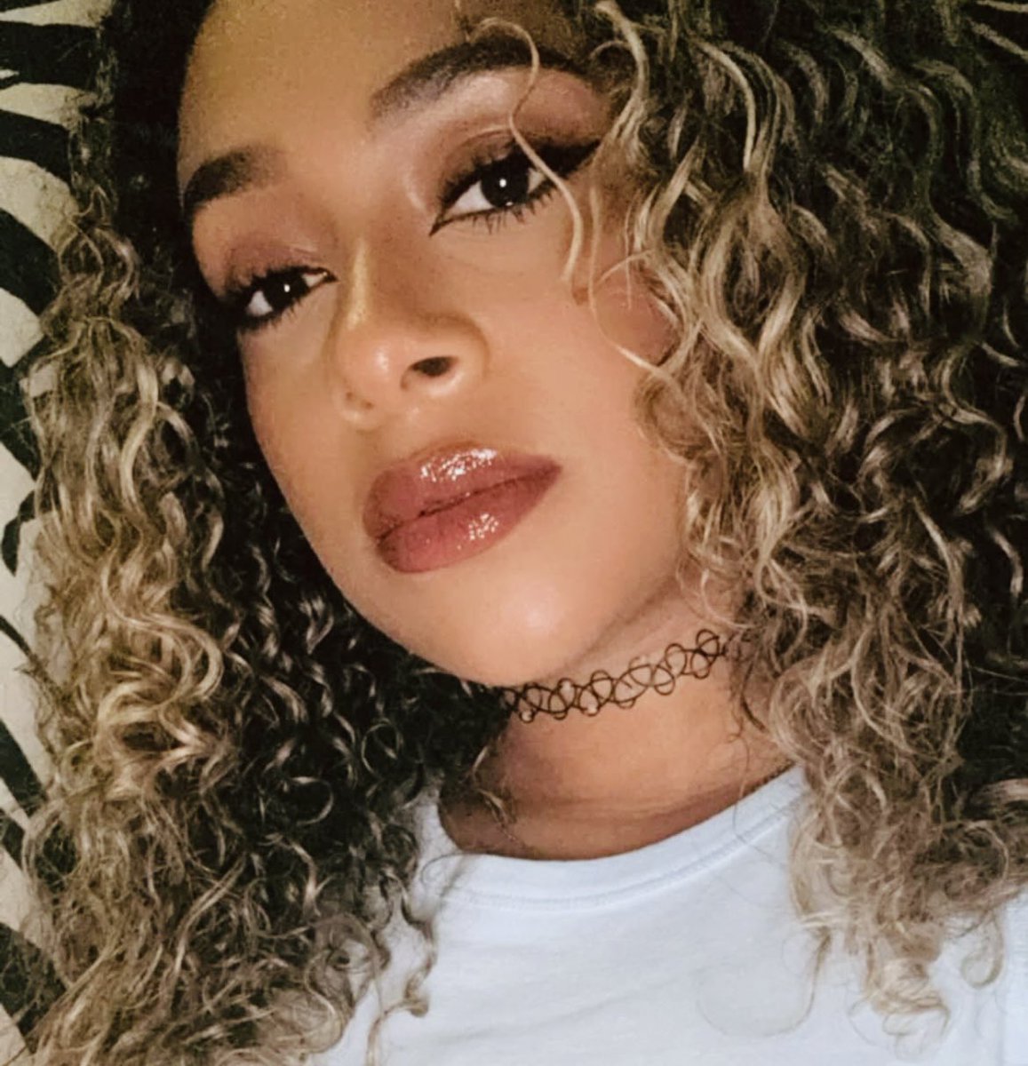 turn on the lights, i’m lookin’ for her.