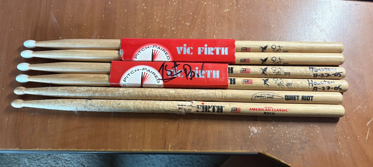 sabbathfans's tweet image. Was cleaning the office and found some old drumsticks. I knew I had then, but had some nice memories when I saw 'em.
Top four are Bill Ward's from Ozzfest 2005. The first two are unused, and the second two were his first set from the Houston gig.
The bottom two are fromβ¦