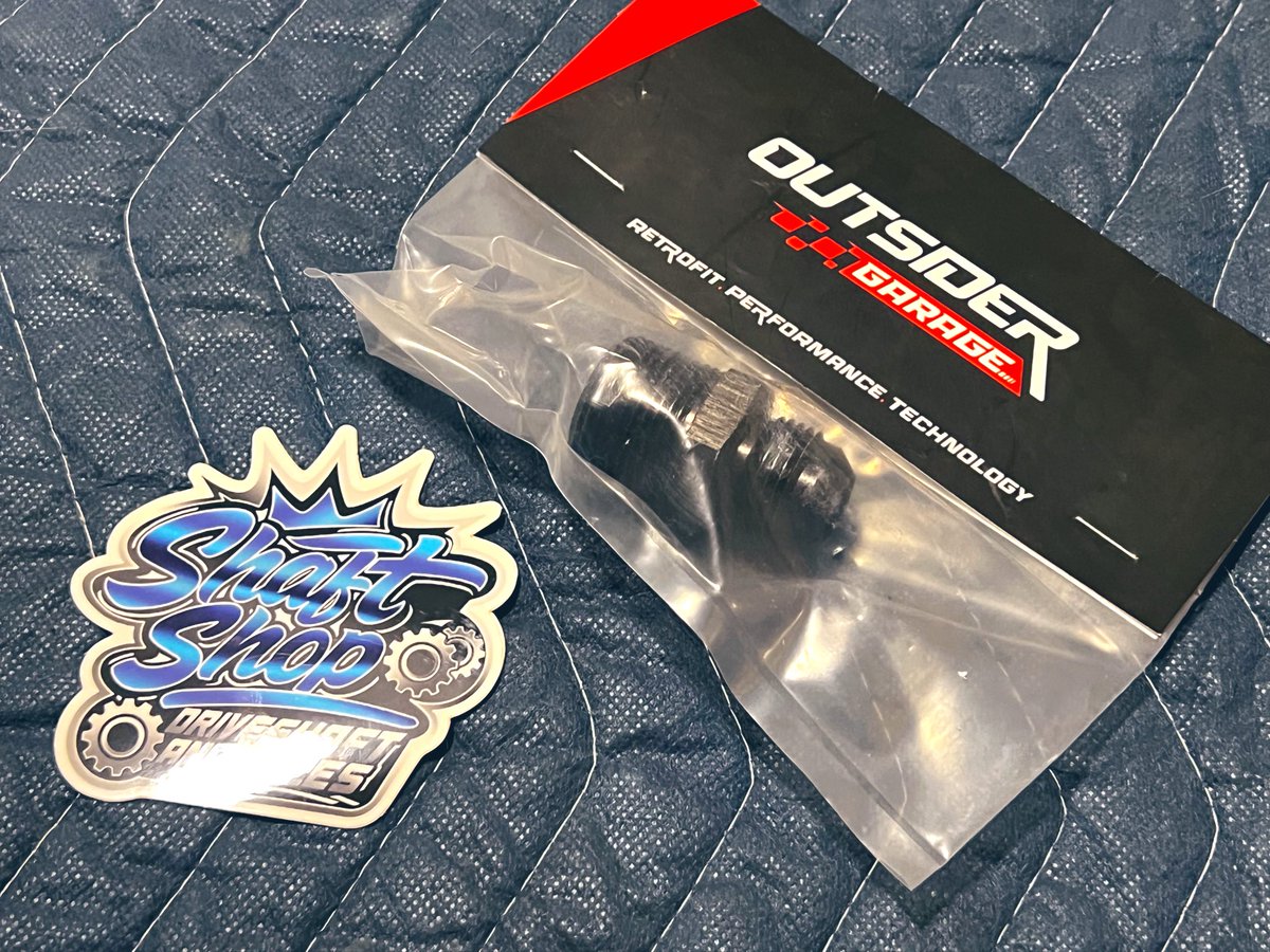 usdmimporter's tweet photo. OutSiderGarage製品を複数組み合わせでご注文いただきました。

R32用 削り出しペダルカバーセット、RBエンジン用10AN オイルドレンフィッティング、そしてニッサン/ホンダのM32x3.5mmピッチを持つエンジンに使用できるオイル交換用ファンネルとなります。

OutSiderGarageはこのようにかゆいところに手が届くアイテムを複数販売しております。

ぜひ下記リンクより製品ラインナップをご覧くださいませ。
https://t.co/i00OsQA0kD