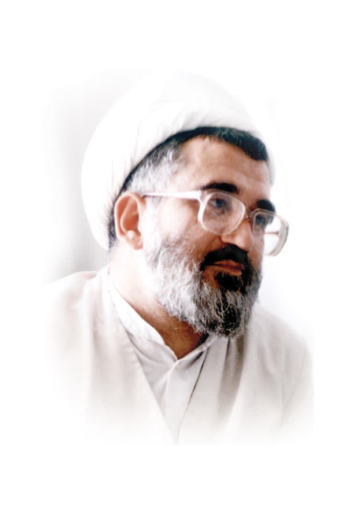 1Soada's tweet image. جوانی از ایشان پرسید چه غذایی را دوست ندارد؟
فرمود:
غذایی که در آن #ذلّت باشد.
وقتی کسی او را باوسیله به جایی میرساند تشکرهای معمول و جاری را نمیگفت و چنین دعا میکرد:
«راه دور ما را نزدیک کردی، خدا راههای دورت را نزدیک کند»
سالروز وفات استاد #صفایی_حائری (عین-صاد) تسلیت باد