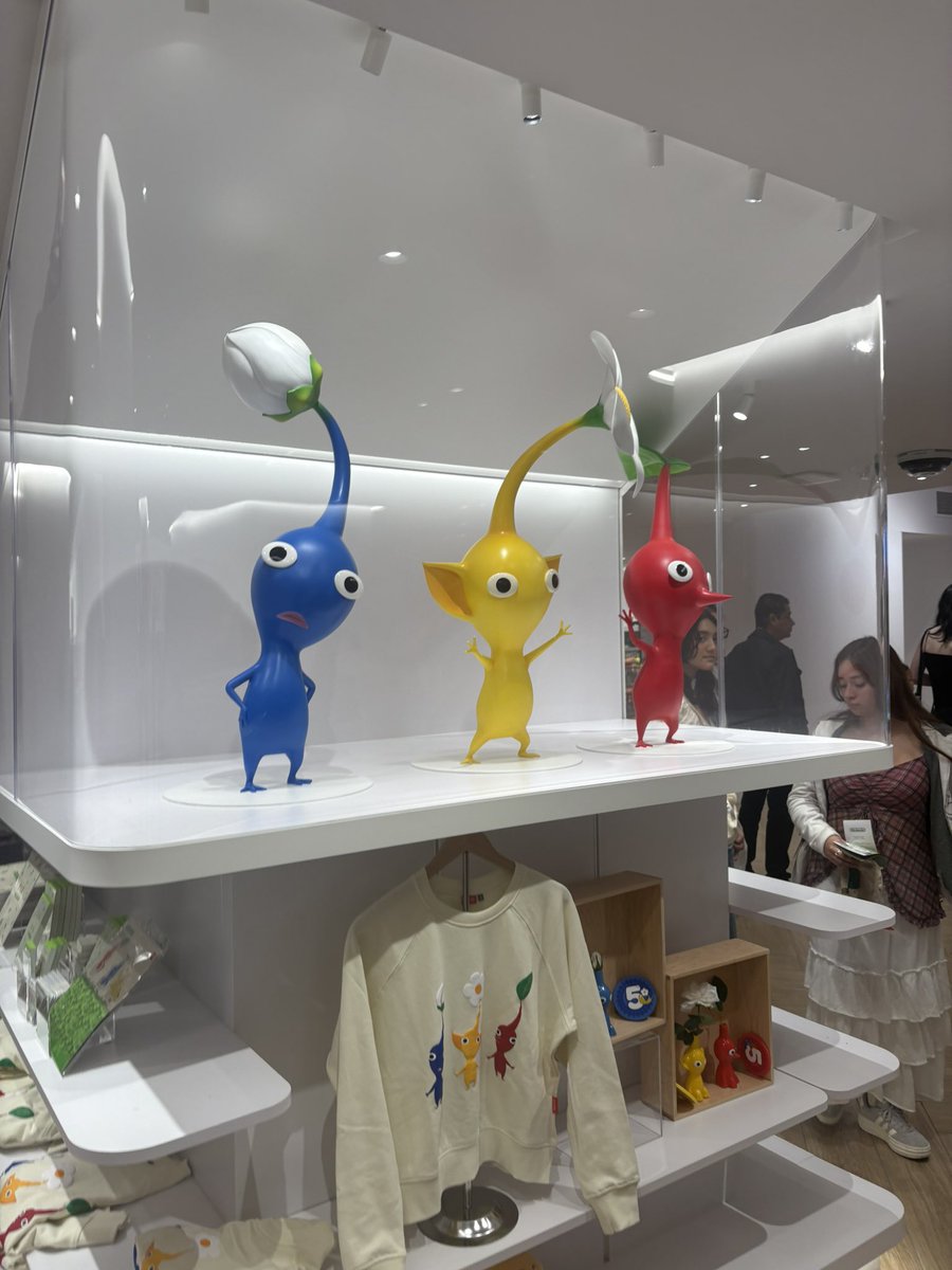 chojihuu's tweet photo. 📍nintendo store, san francisco https://t.co/smBW0TitQ4