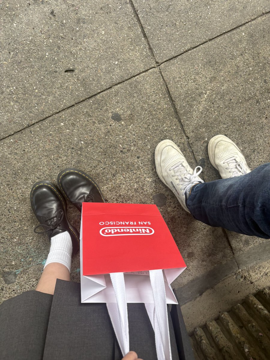 chojihuu's tweet photo. 📍nintendo store, san francisco https://t.co/smBW0TitQ4