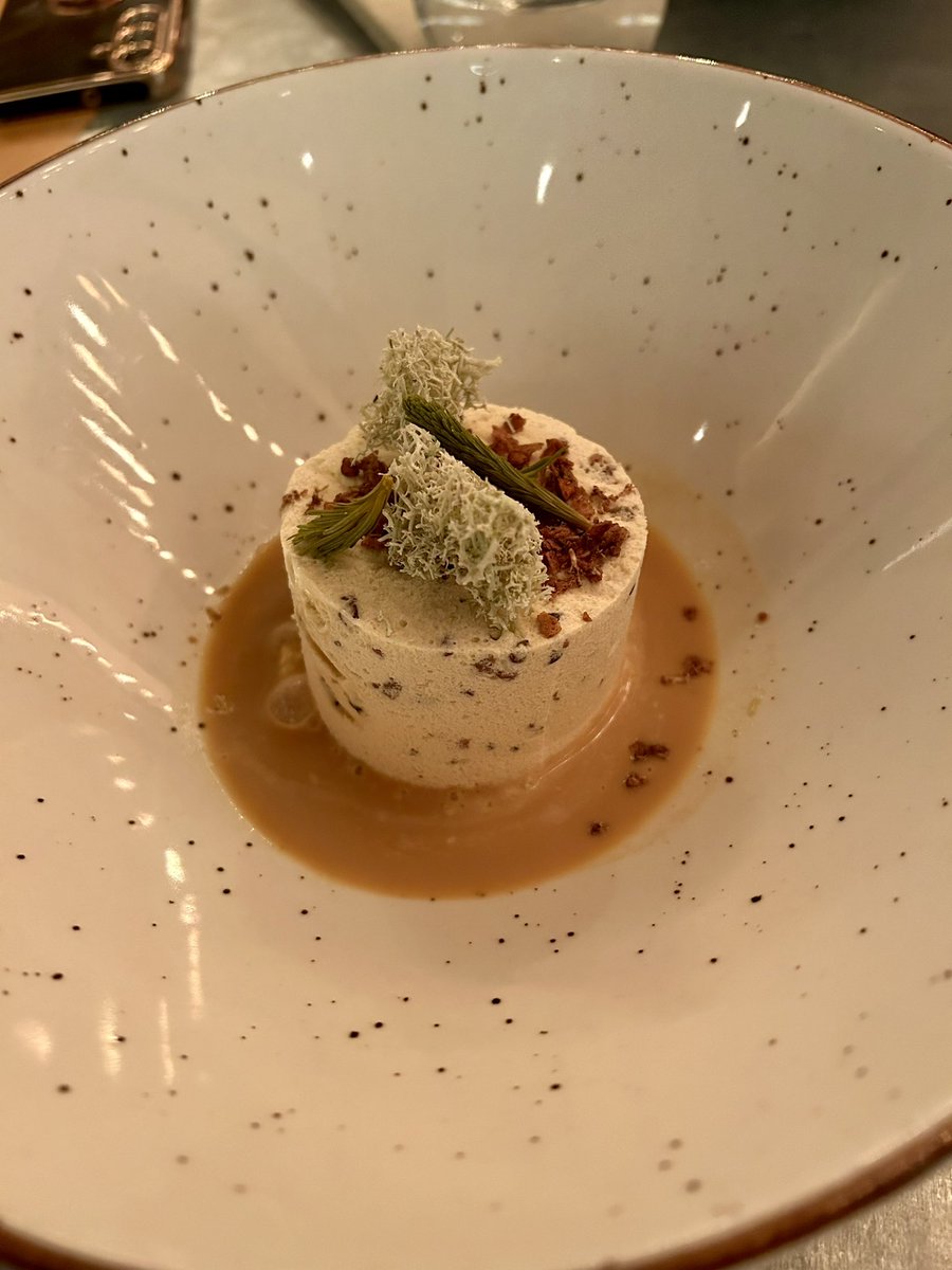 DragoonFox's tweet image. Went to a recommended Michelin Star local restaurant with my mom for my birthday.
Boreal bistro. Where french cuisine meets with the northern territory
Damn that food was soooo good π€€π€€