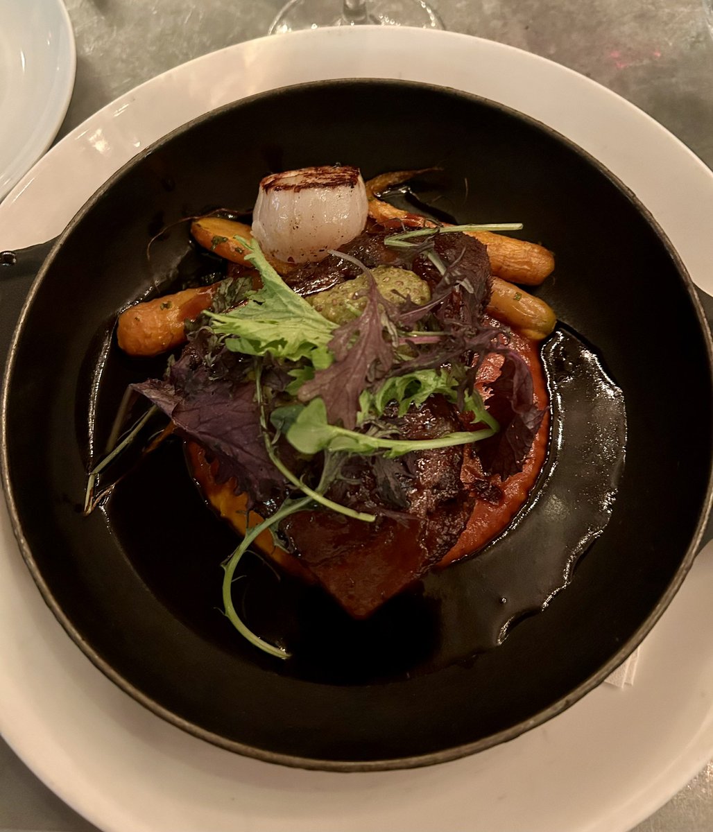 DragoonFox's tweet image. Went to a recommended Michelin Star local restaurant with my mom for my birthday.
Boreal bistro. Where french cuisine meets with the northern territory
Damn that food was soooo good π€€π€€