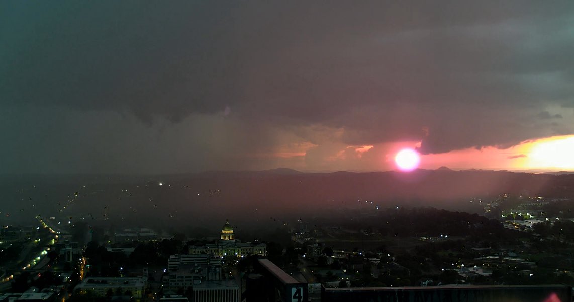 ChrisPipkinWx's tweet image. Beautiful sunset in Little Rock with the approaching storm. #ARStormTeam #ARwx