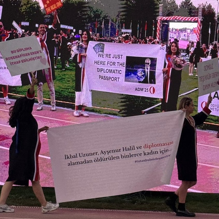 ODTÜ mezuniyet töreninden…
“İkbal Uzuner, Ayşenur Halil ve diplomasını alamadan öldürülen binlerce kadın için...”