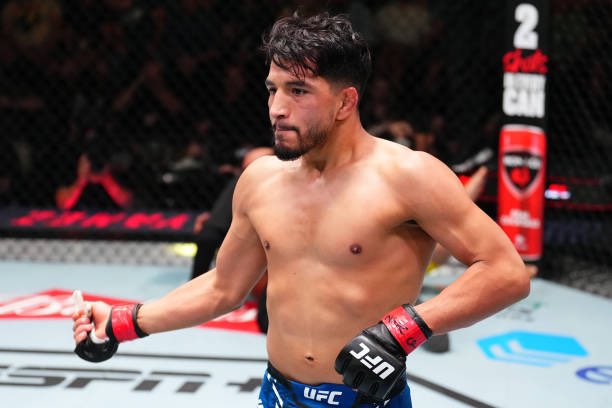 MMA__Sim's tweet photo. The 𝐃𝐀𝐑𝐊 𝐇𝐎𝐑𝐒𝐄 of 135 😤

@WellSpokenCutie looks to end the hype train and climb closer to a title shot at UFC 29.

[ #UFC29 | Ellery vs. Yagi | Jul 18 ] https://t.co/EcfmoLQJ40