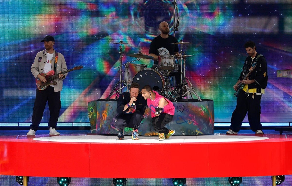 más Coldplay tweet media