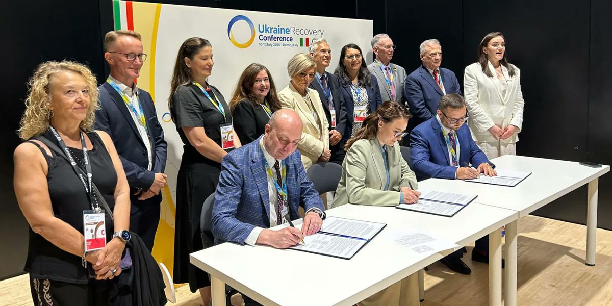 Organisation internationale du Travail (@oitinfo) on Twitter photo 🇺🇦 #Ukraine : Une reconstruction par le travail décent
📣<a href="/EU_Commission/">European Commission</a> & <a href="/OITinfo/">Organisation internationale du Travail</a> investissent 3,5M€ pour aligner les lois du travail 🇺🇦 sur les normes int'les
✅ Emplois inclusifs
✅ Dialogue social ↗️
✅ Protection des travailleurs
ℹ️tinyurl.com/5n6wfy7s #URC2025 #Rome 🇺🇦 #Ukraine : Une reconstruction par le travail décent
📣<a href="/EU_Commission/">European Commission</a> & <a href="/OITinfo/">Organisation internationale du Travail</a> investissent 3,5M€ pour aligner les lois du travail 🇺🇦 sur les normes int'les
✅ Emplois inclusifs
✅ Dialogue social ↗️
✅ Protection des travailleurs
ℹ️tinyurl.com/5n6wfy7s #URC2025 #Rome