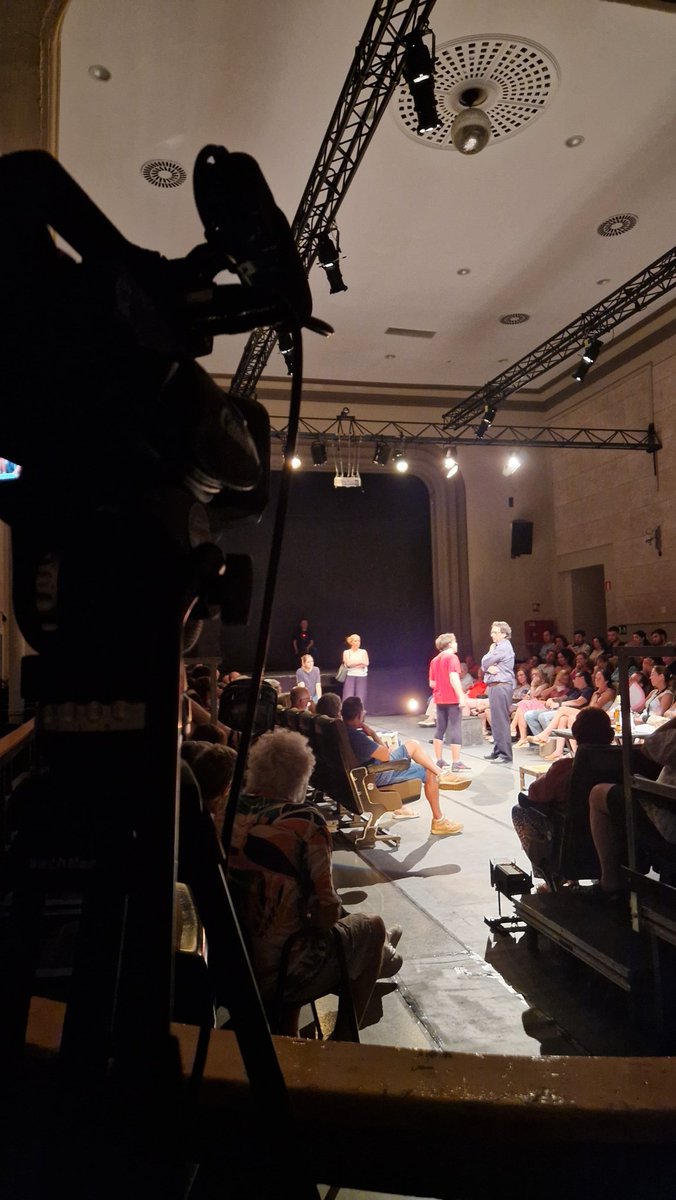 👉🏽🎥 Aquest cap de setmana hem enregistrat l'obra de teatre 'Infàmia', de Pere Riera, que ha tingut lloc al teatre del <a href="/El_Centre_SVH/">El Centre SVH</a> #SantVicençdelsHorts #Teatre