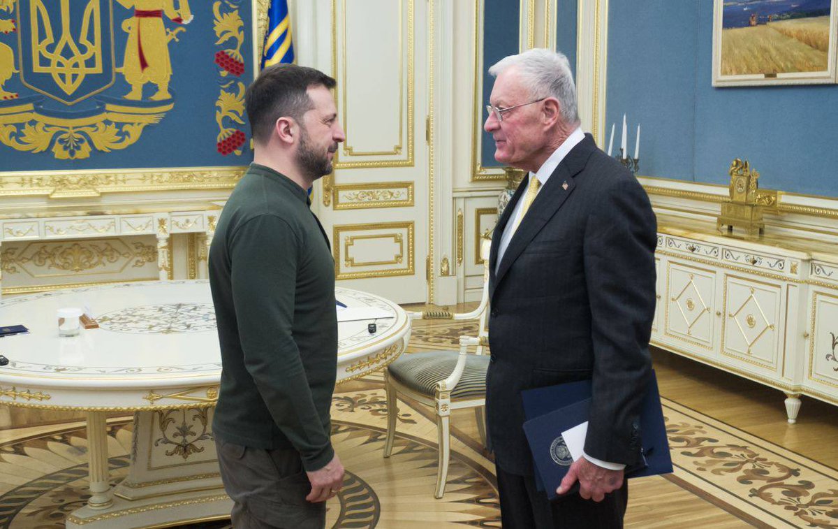 UkrReview's tweet photo. 🇺🇸🇺🇦 Keith Kellogg will receive full information about Russia's potential and our prospects. I have instructed Commander-in-Chief Syrskyi and Chief of the General Staff Gnatov to present the information we have, — Zelensky. https://t.co/pOTMBb1Z1H