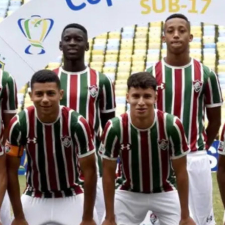A melhor base do país.

LH -> Rei da América
João Pedro -> Desfilando no Chelsea
André -> Campeão da Libertadores e seleção 
Martinelli -> Destaque no Mundial e campeão da Libertadores

 Xerém!