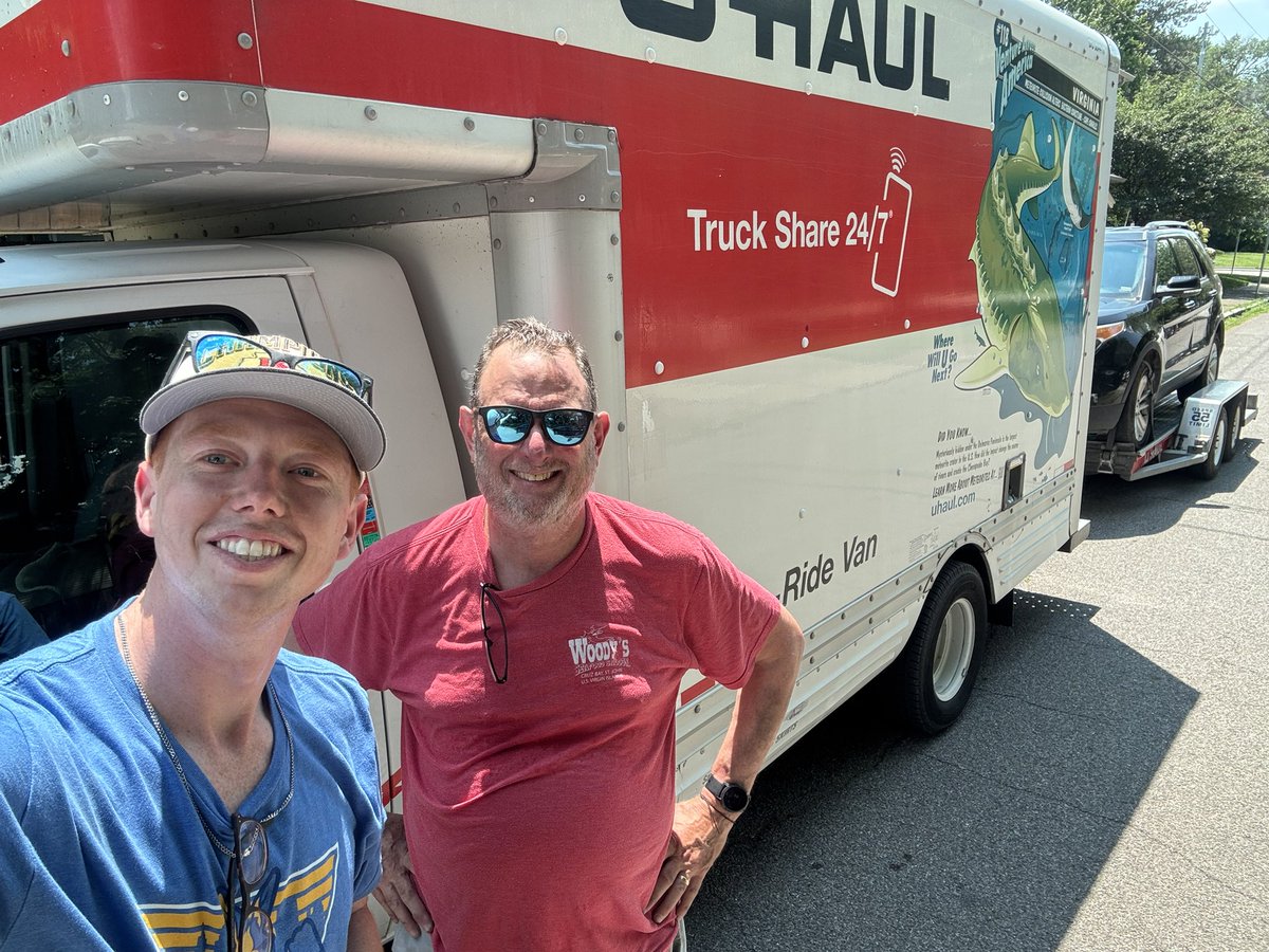 ReporterEric's tweet image. A big thank you to my daddio for helping me pack up and getting me home. He’s been there for all my moves over the last 10 years and I think he’s pretty excited to finally move me back home!