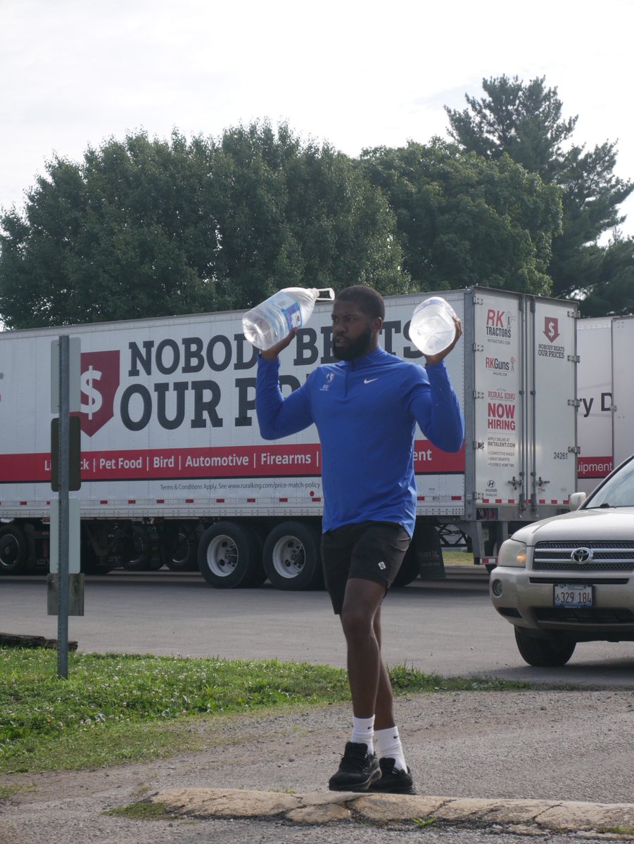 eiubasketball's tweet image. Proud to serve off the court!
Players and staff teamed up to support Mattoon residents by distributing clean water during this time of need!
#TEAMTOGETHER #EIUMBB #PanthersGiveBack